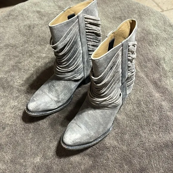 Matisse Distressed Ankle Pull On 👢 Boots Size 9D