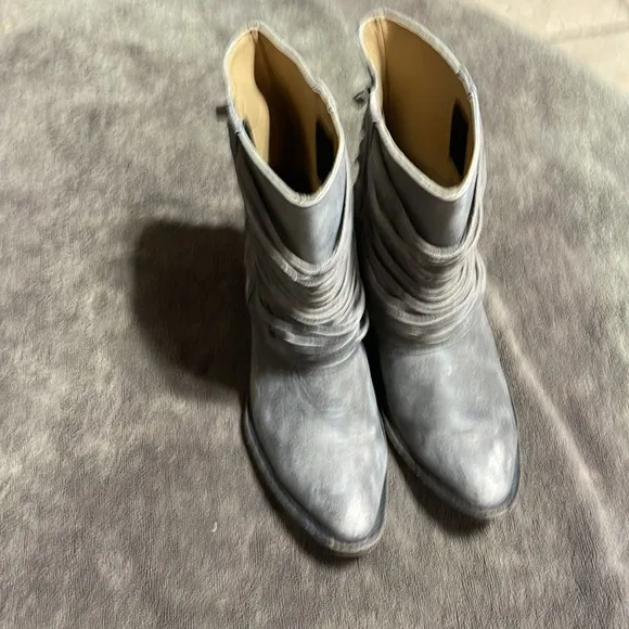 Matisse Distressed Ankle Pull On 👢 Boots Size 9D