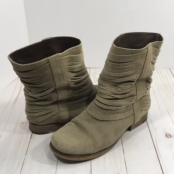 Matisse ‘Slash’ suede pull on boots