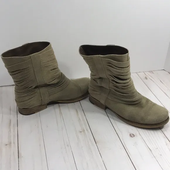 Matisse ‘Slash’ suede pull on boots
