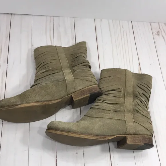 Matisse ‘Slash’ suede pull on boots