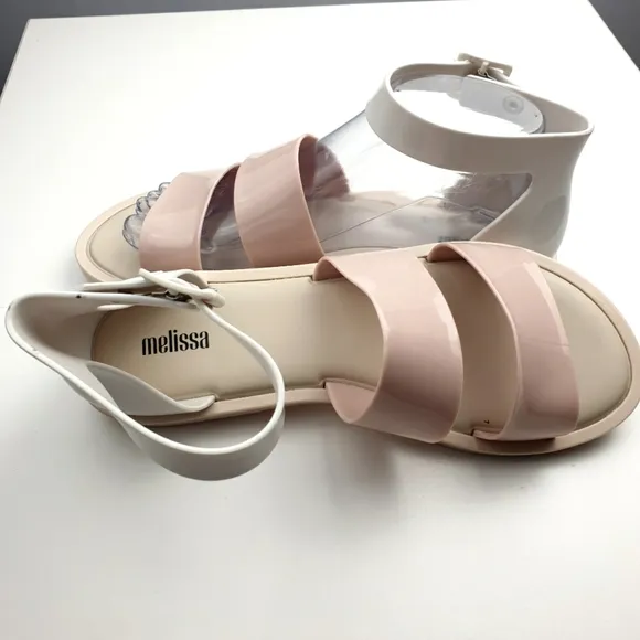 Melissa Women's Model Sandals are jelly sandals size 8