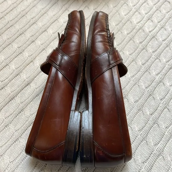 Men’s Cole Haan loafers. Sz 11D. Leather. Fringe buckle. Handsewn Good condition
