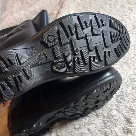 Men’s midcalf kamik rain boots size 6
