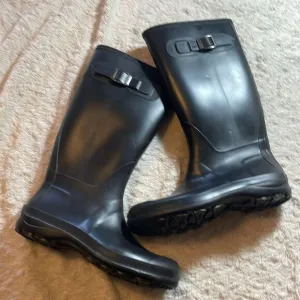 Men’s midcalf kamik rain boots size 6