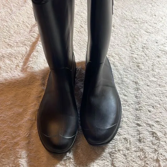 Men’s midcalf kamik rain boots size 6