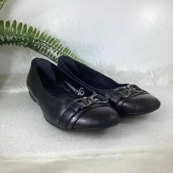 MEPHISTO FRANCE LEATHER CHAIN DETAIL FLATS BLACK EUC SZ 8
