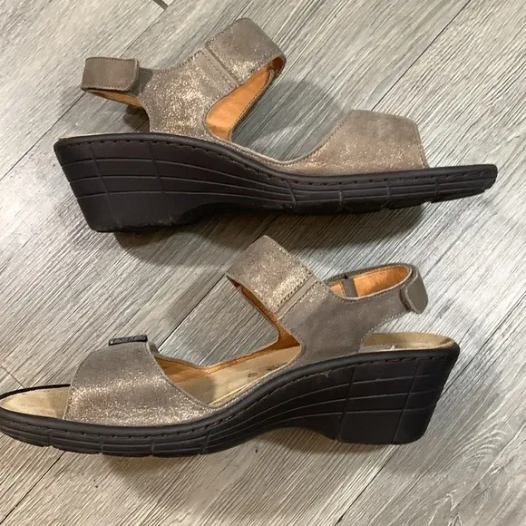 Mephisto Mobile MARYSE Taupe Leather Wedge Adjustable Strap Sandals size 40 = 10