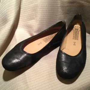 Mephisto women black flats slip on, shiny leather