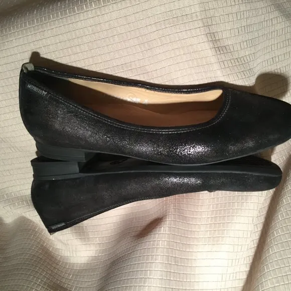 Mephisto women black flats slip on, shiny leather