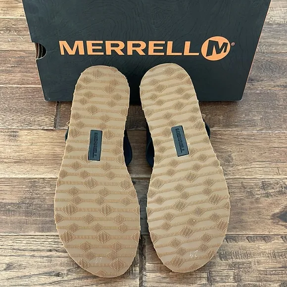 Merrell Roam Buckle Sandals in Black Size 9