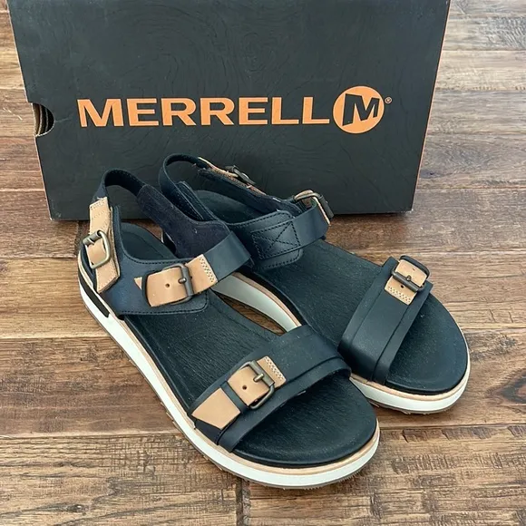 Merrell Roam Buckle Sandals in Black Size 9