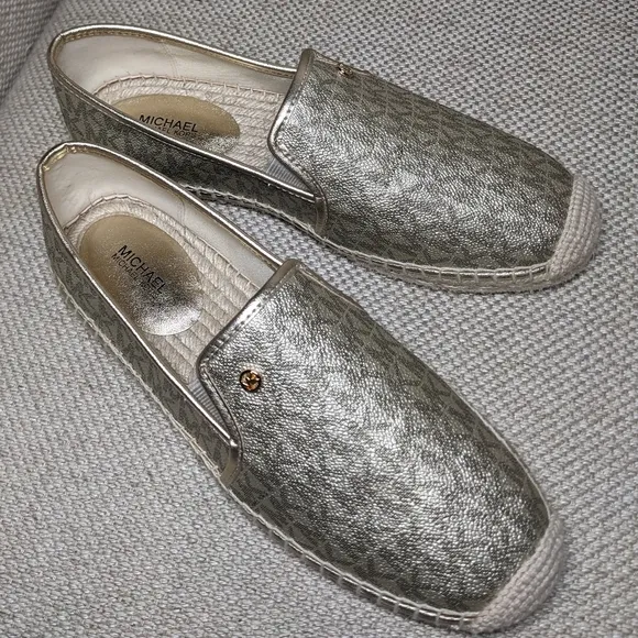 Michael Kors Metallic Logo Print PVC Espadrille Flats sz 9