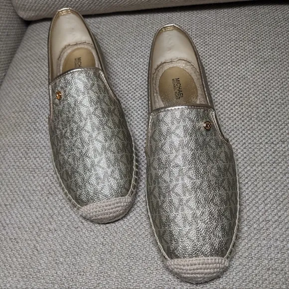 Michael Kors Metallic Logo Print PVC Espadrille Flats sz 9