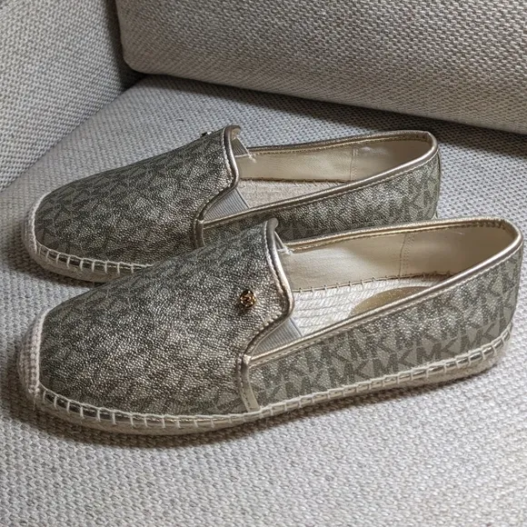 Michael Kors Metallic Logo Print PVC Espadrille Flats sz 9