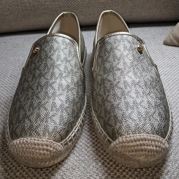 Michael Kors Metallic Logo Print PVC Espadrille Flats sz 9
