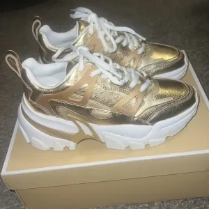 Michael Kors nick trainer sneakers. 6.5