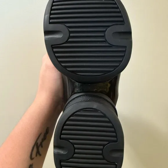 Michael Kors OLYMPIA TRAINER - size 5