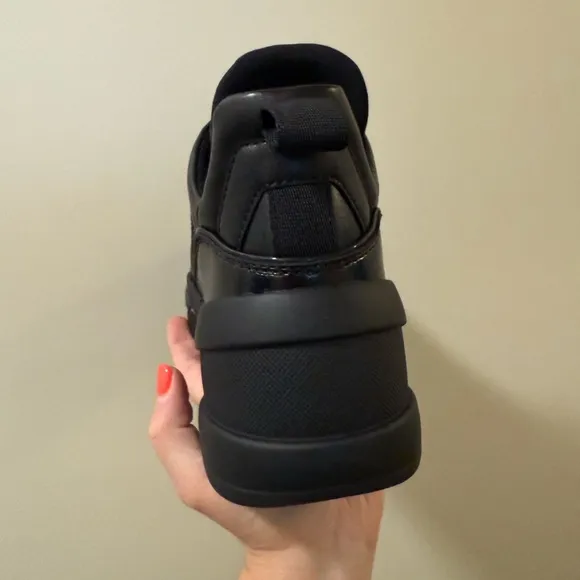 Michael Kors OLYMPIA TRAINER - size 5