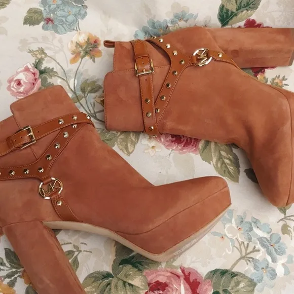 Michael Kors Platform Suede Leather Zip Ankle Boots in Tan Brown size 9