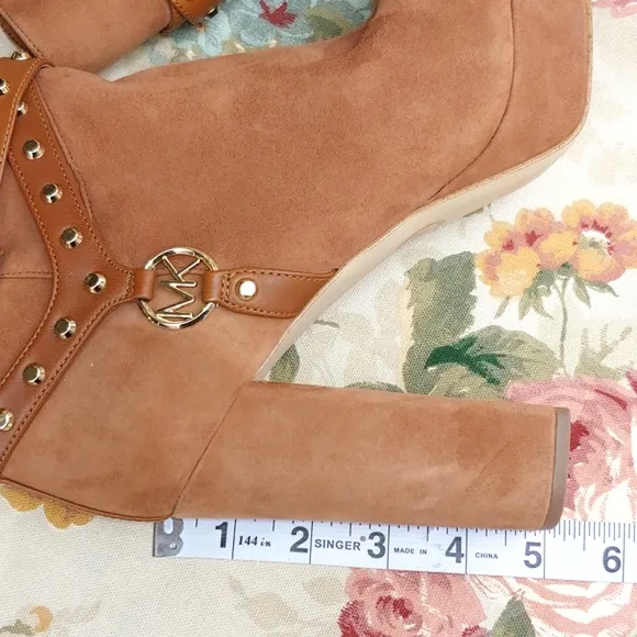 Michael Kors Platform Suede Leather Zip Ankle Boots in Tan Brown size 9