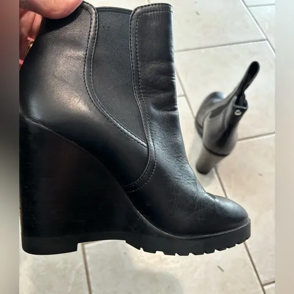 Michael Kors Thea Women's Size 8M Black Leather Pull‎ On Ankle Bootie Boots