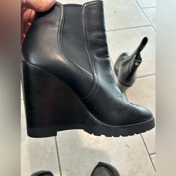 Michael Kors Thea Women's Size 8M Black Leather Pull‎ On Ankle Bootie Boots