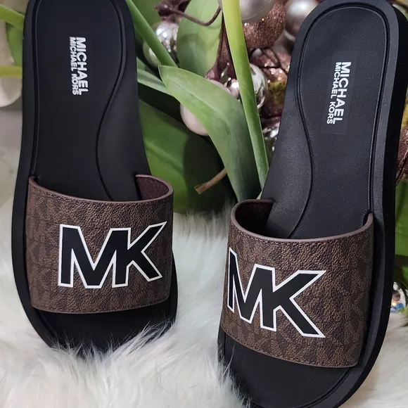 Michael Kors Women's slide sandals New