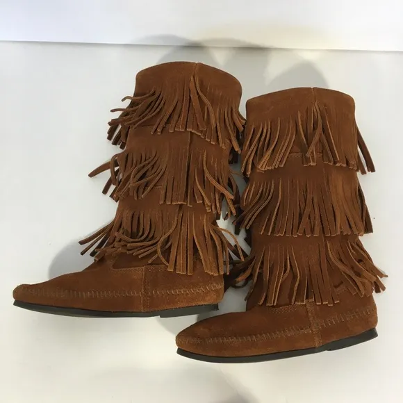 Minnetonka Brown 3-Layer Fringe Pull On Boot, Women's 6