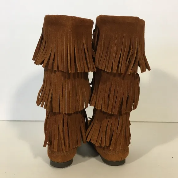 Minnetonka Brown 3-Layer Fringe Pull On Boot, Women's 6