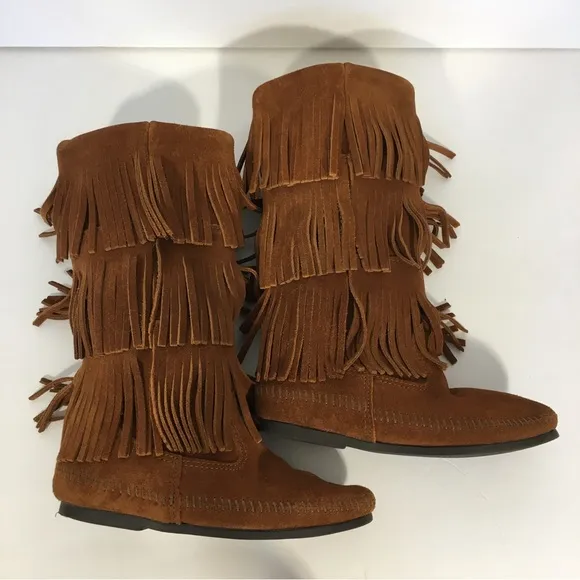 Minnetonka Brown 3-Layer Fringe Pull On Boot, Women's 6