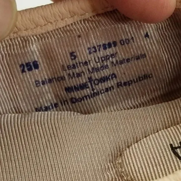 Minnetonka Size 5 Anna Ballerina Shoes Blush Slip On Logo Tag Beige/Tan Flats