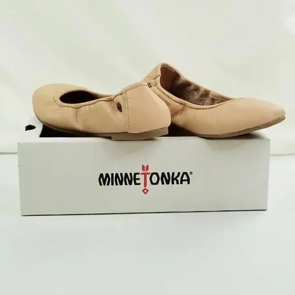 Minnetonka Size 5 Anna Ballerina Shoes Blush Slip On Logo Tag Beige/Tan Flats
