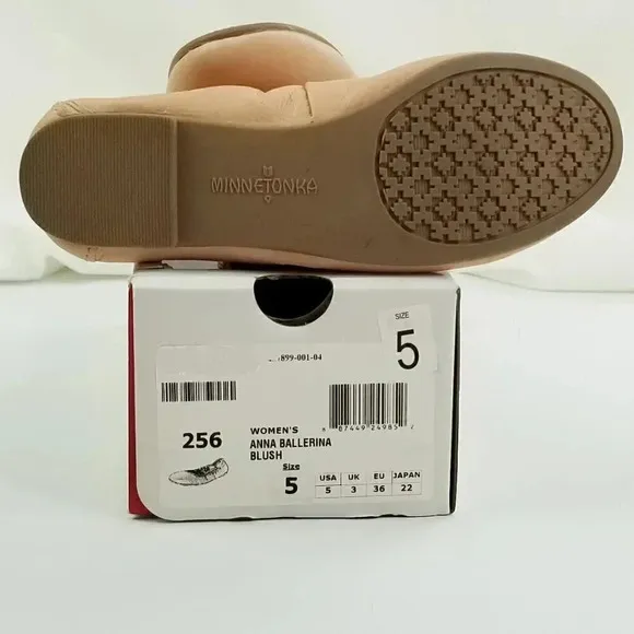 Minnetonka Size 5 Anna Ballerina Shoes Blush Slip On Logo Tag Beige/Tan Flats