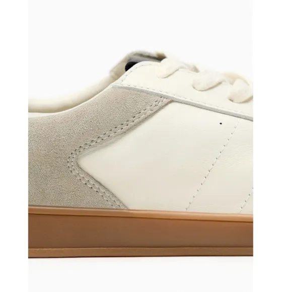 MIXED LEATHER ATHLETIC SNEAKERS SIZE 7.5