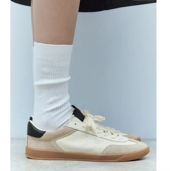 MIXED LEATHER ATHLETIC SNEAKERS SIZE 7.5
