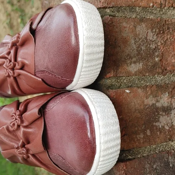 Miz Mooz Orbit Sneakers Size 5.5