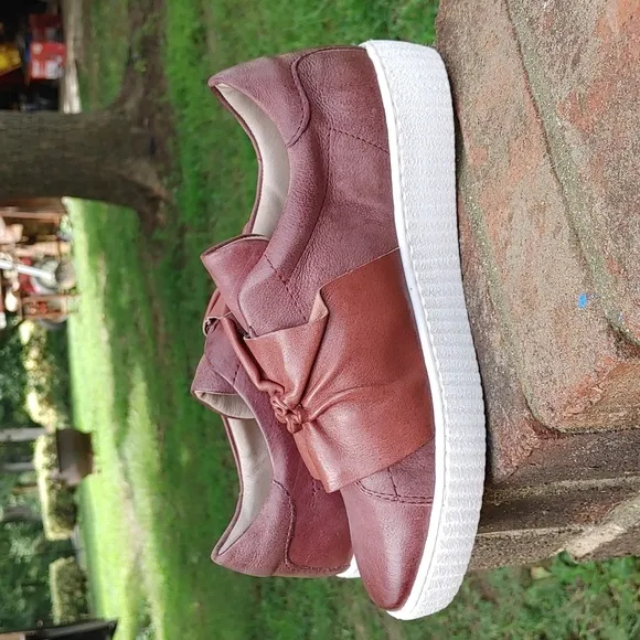 Miz Mooz Orbit Sneakers Size 5.5