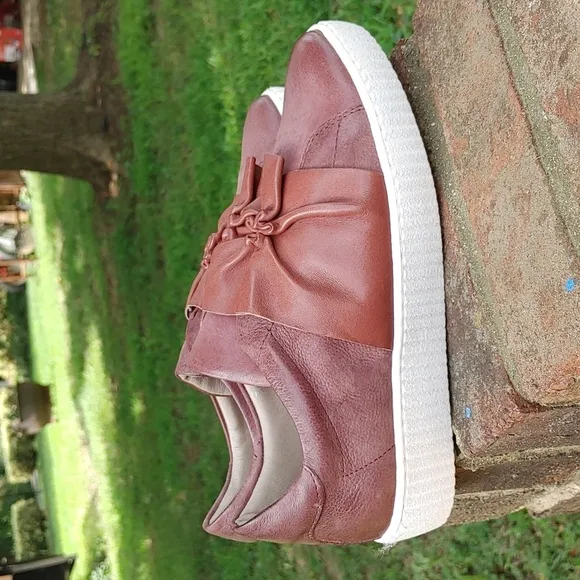 Miz Mooz Orbit Sneakers Size 5.5