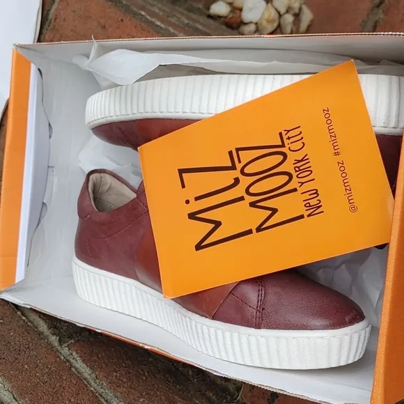 Miz Mooz Orbit Sneakers Size 5.5