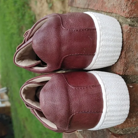 Miz Mooz Orbit Sneakers Size 5.5