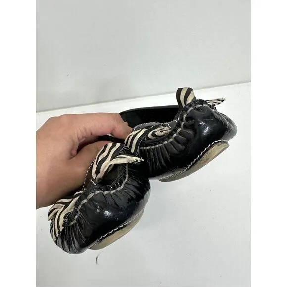 Moschino Loafers Size 8 Patent Leather Black Pointed Toe With Bow Accent Slip On