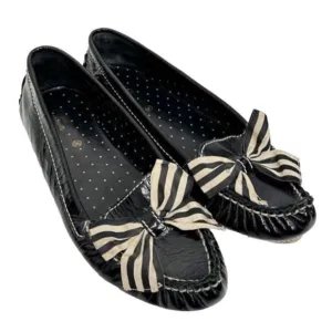 Moschino Loafers Size 8 Patent Leather Black Pointed Toe With Bow Accent Slip On