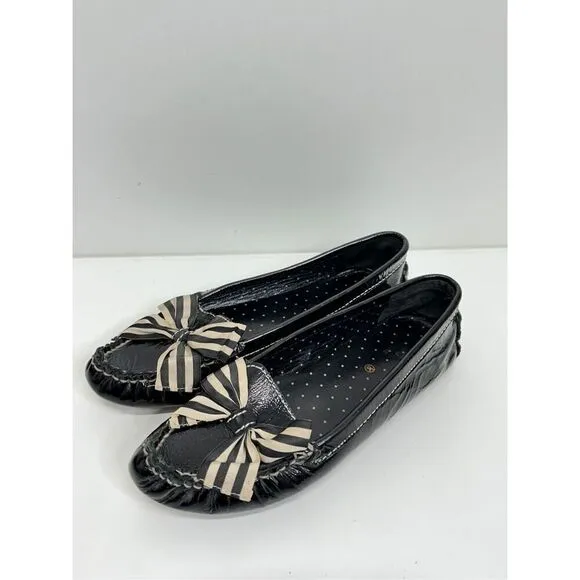 Moschino Loafers Size 8 Patent Leather Black Pointed Toe With Bow Accent Slip On