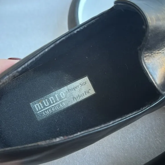 Munro Slip On Loafers 7.5W Women’s Wide Black Leather Comfort Square toe
