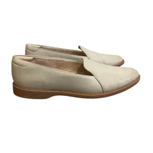 Naturalizer SOUL Yippee Faux Leather Slip On Flat Shoes in Stone Size 7.5