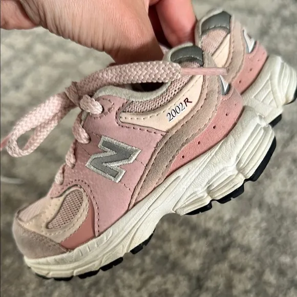 New Balance 2002R size 6