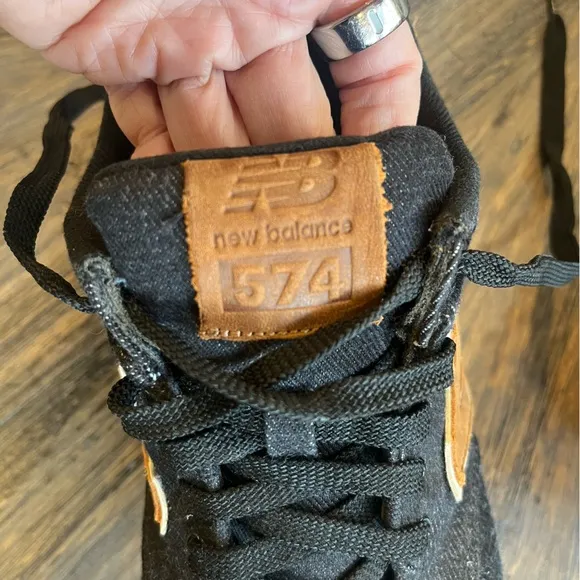 New Balance 574 Black Denim and Tan Leather Sneakers. Size Woman’s 7.5.