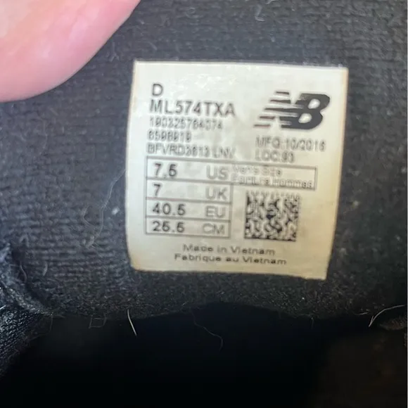New Balance 574 Black Denim and Tan Leather Sneakers. Size Woman’s 7.5.