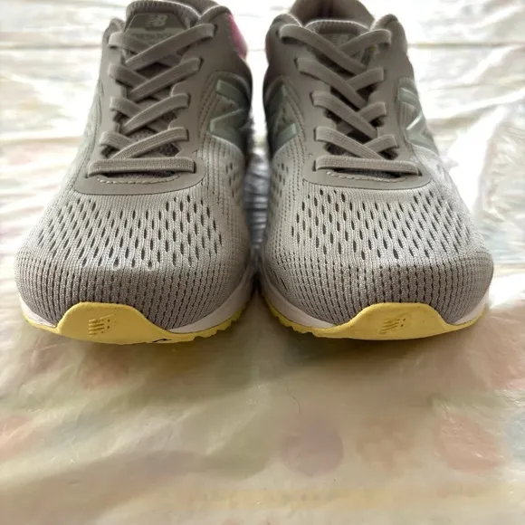 New Balance Girls Fresh Foam Arishi V2 Sneakers Pink gray SZ 2 NWOT